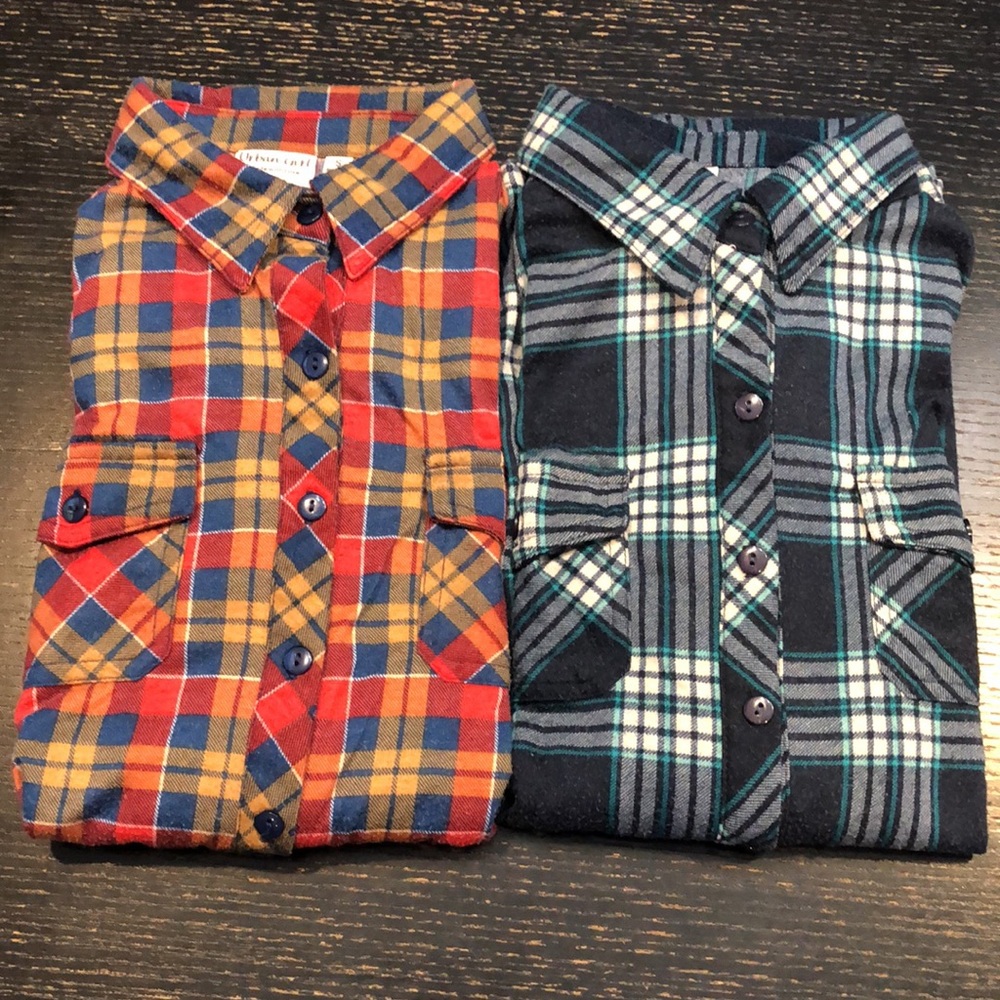 💕2/$14💕 Button down tops Women’s Bundle of 2 (Small)